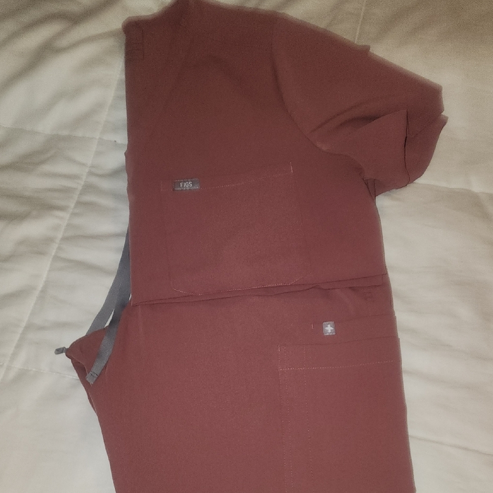 Figs Mauve Scrub Set - Pocket Top & Drawstring Pants